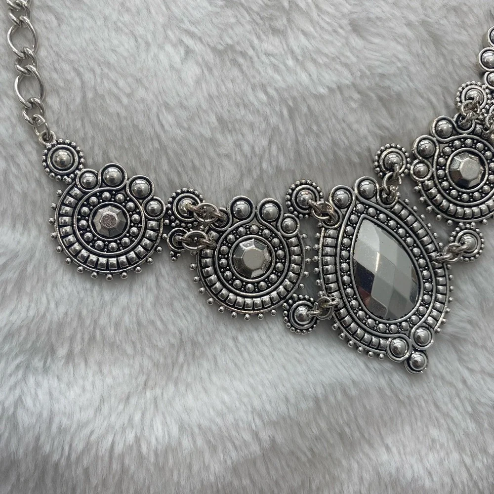 Chunky Collar Necklace Women’s Costume Jewelry Silver Blue - Picture 8 of 8